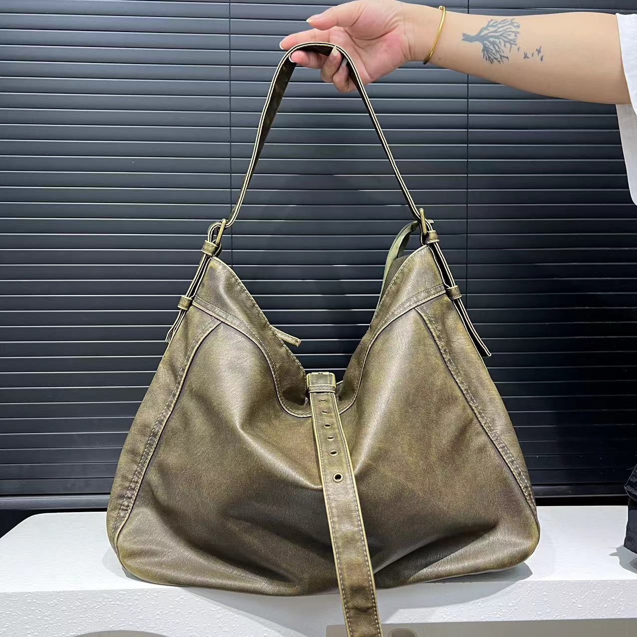

Large-Capacity Washed Locomotive Bag, Shoulder Crossbody Hand Bag зелений