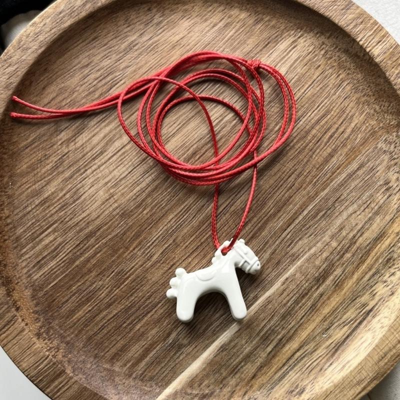 Enamel Coated Horse Charm Necklace Corrosion Resistant Copper Adjustable Neckchain Wear For Everyday Fashion Accent