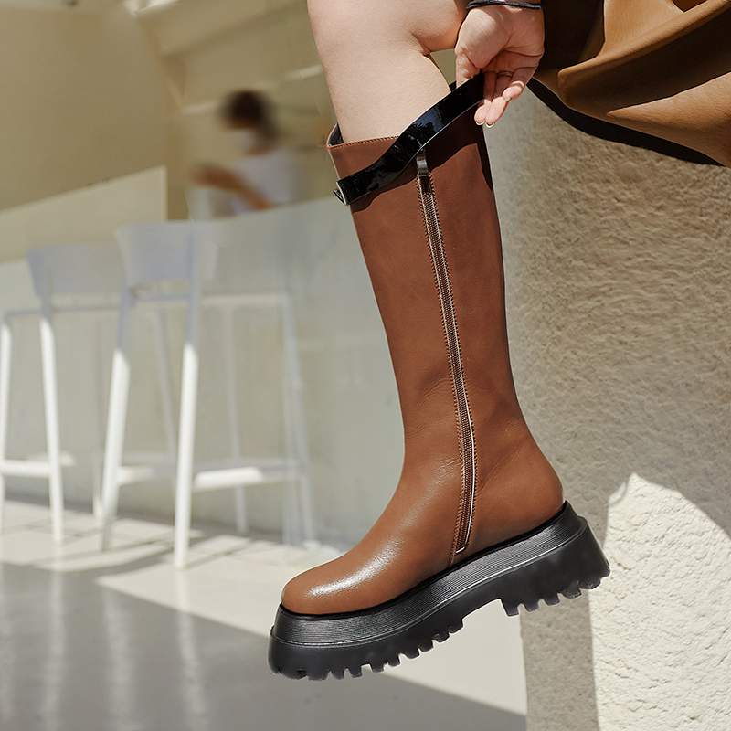 

Krazing Pot осенне-зимняя обувь из коровьей кожи с круглым носком и плоской платформой, непромокаемые женские сапоги до бедра с металлической пряжкой и застежкой-молнией