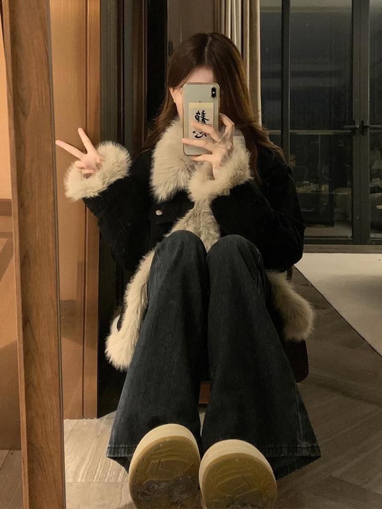 Women's Retro Black Lambswool Denim Jacket - High-End, Short, Fur Collar, Cotton-Padded Coat for Autumn/Winter Fashion