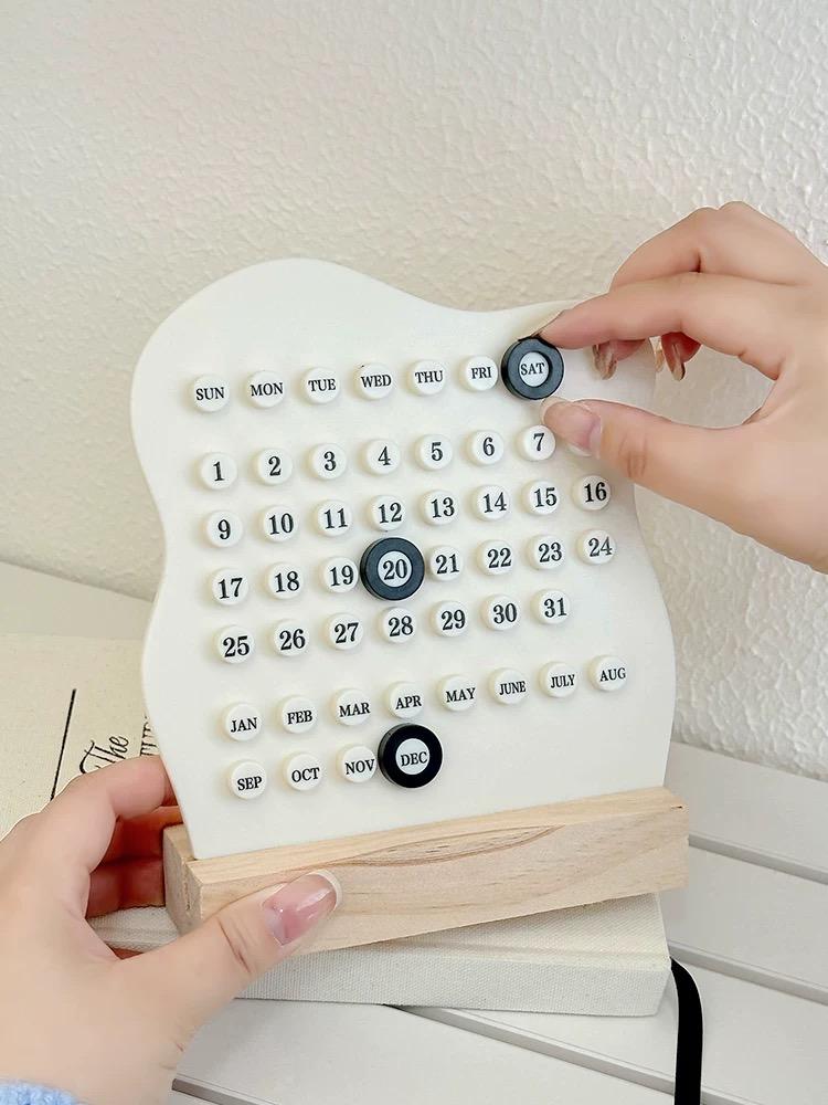Wooden DIY Cloud Ring Calendar Cute Desk Calendar Adjustable Week Month Date Display Calendar Home Office Desk Decoration