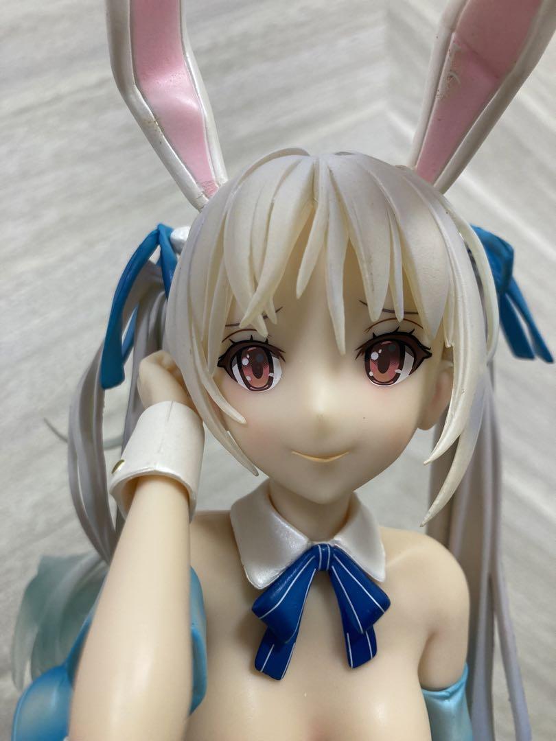 

[USED] Chris Bunny Figure