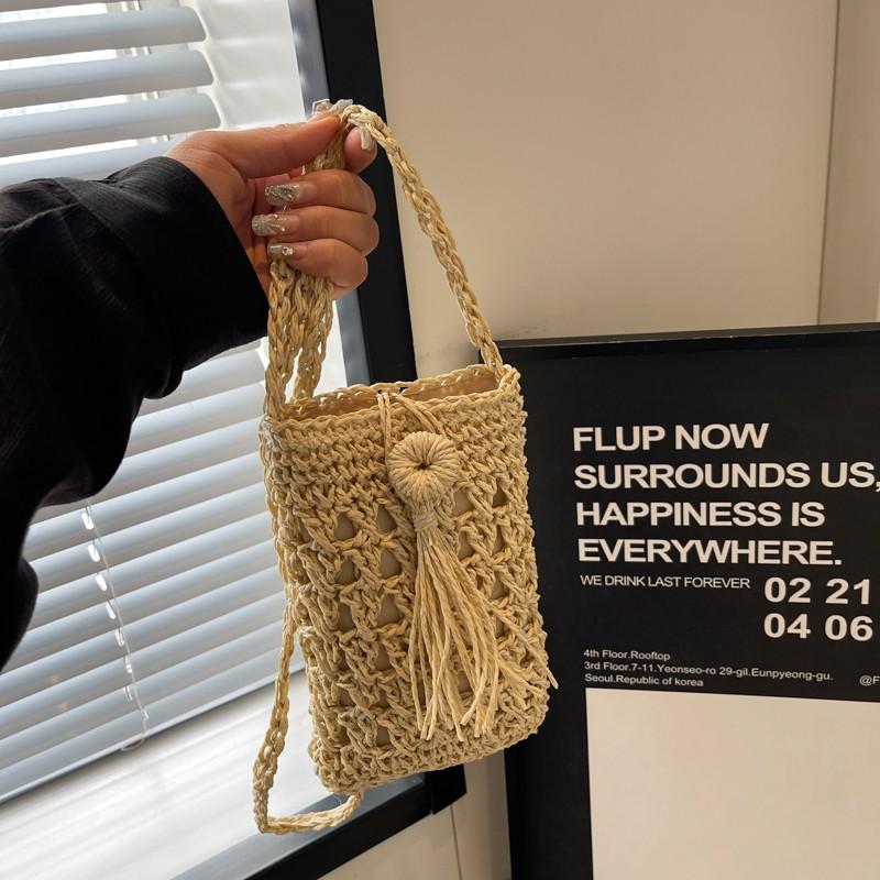 A Stylish Single-shoulder Crossbody Bag Made of Hollow-woven Fabric, Perfect for Carrying Your Phone.