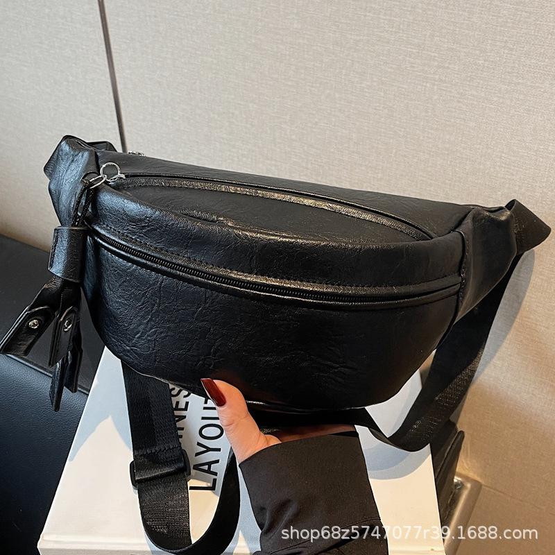 Fashion leisure sports small bag women's 2025 spring and summer new breast bag versatile going out commuting shoulder messenger bag