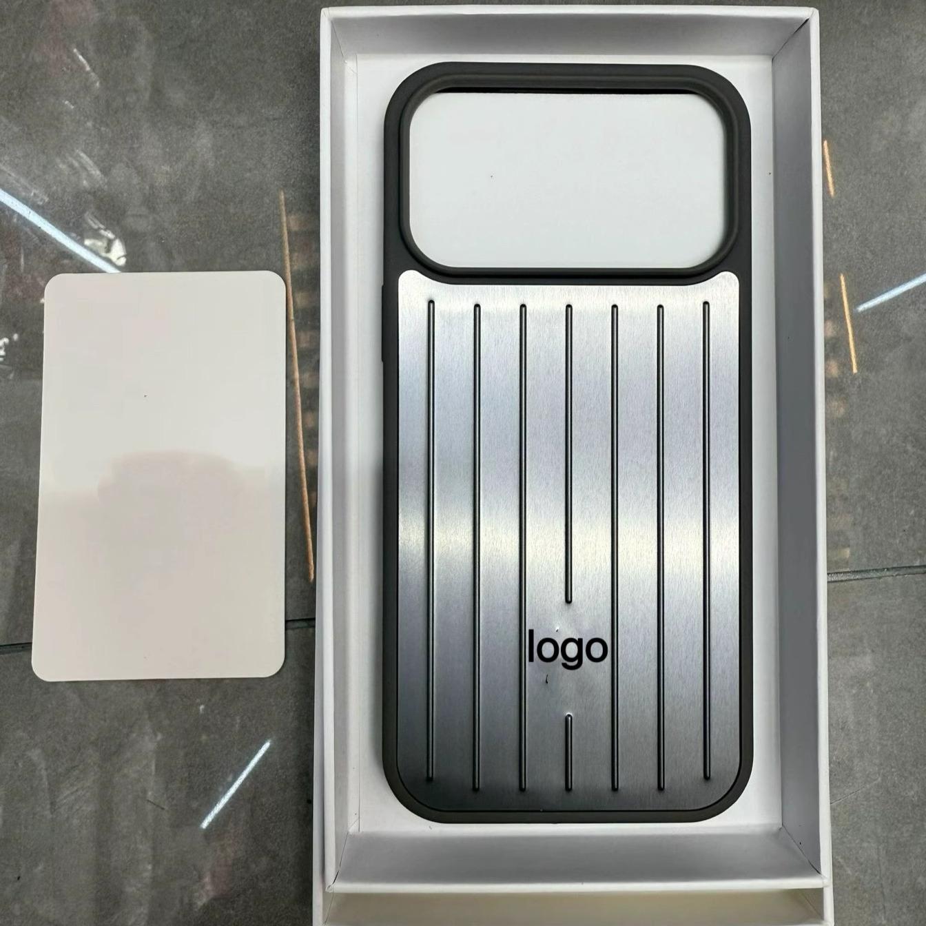 

Високоякісний бізнес З логотипом у вигляді коробки Алюмінієвий сплав Високоякісний Стильний 3D рифлений смугастий кейс-багажник для IPhone17 Pro Max 16 15 14 13 Міцний чохол iPhone 14 Pro темно-сірий колір