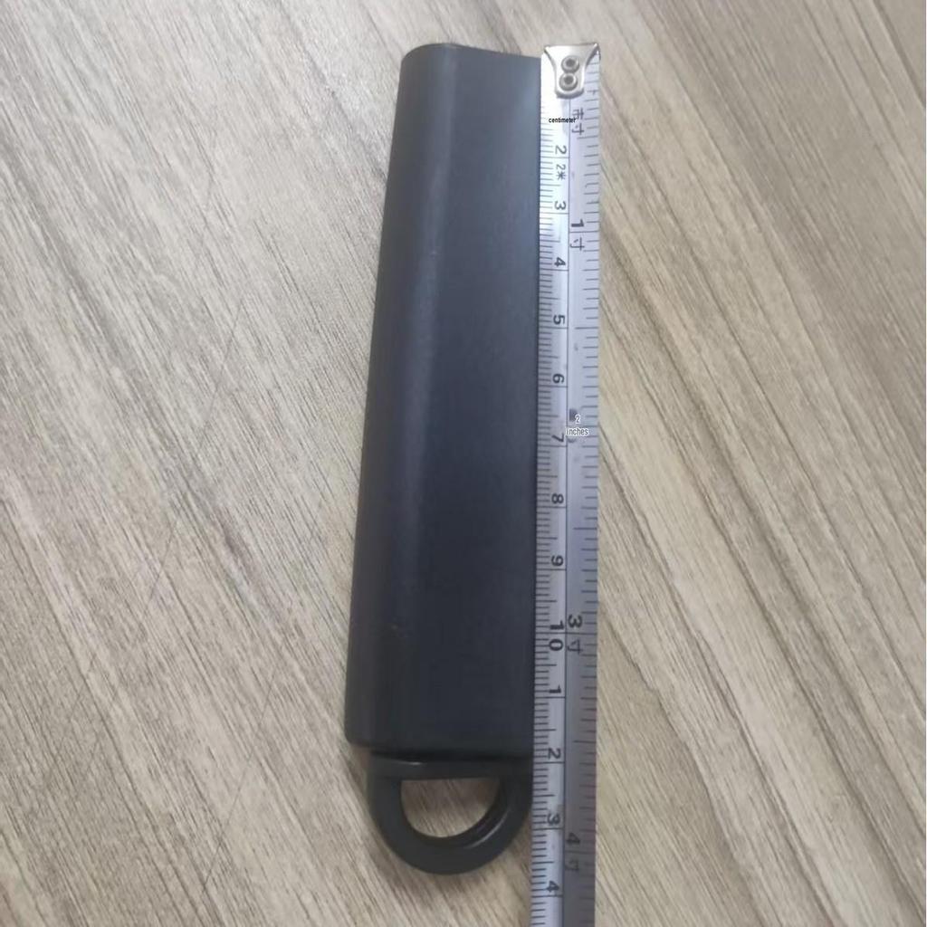 Kulatá perforovaná nerezová lopata na pizzu s dřevěnou rukojetí pro domácí pečení a přenos dortů