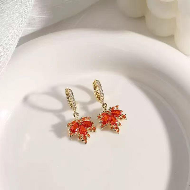 Elegant Red Maple Leaf Necklace for Women, Zircon Collarbone Chain, Light Luxury Fashion Sweater Accessory