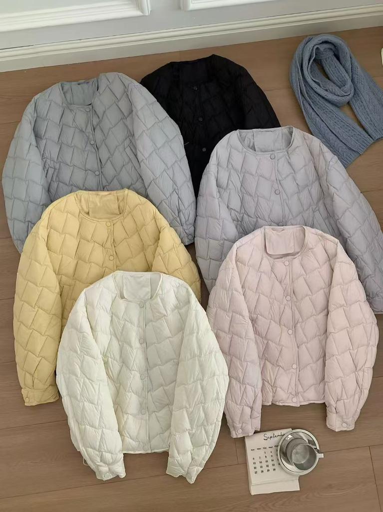 Yu Yannian's new fashionable and light white duck down jacket women's short round neck small thin jacket