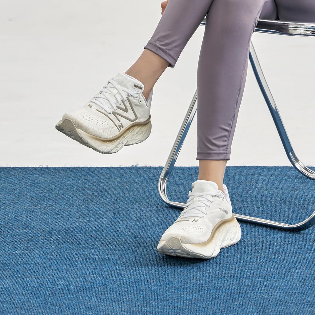 New Balance  Fresh Foam X More v4 White Gold Metallic Women Sneakers Moonbeam WMORCW4