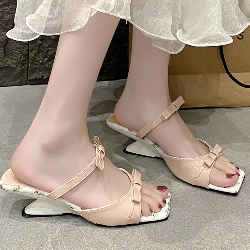 Modne Eleganckie Sandały na Wysokim Obcasie z Kwadratowym Noskiem Kobiety Lato Nowe Węzeł Łukowy Winna Czerwień Sandał Damski na Wesele Lakierowany Sandał Mujer