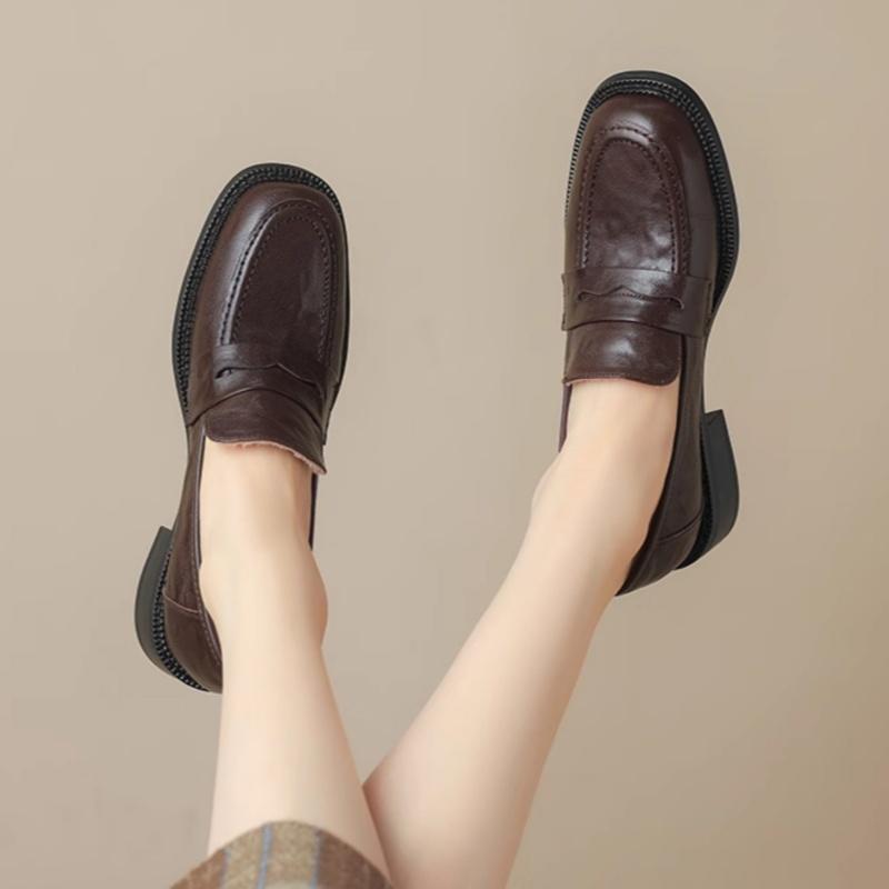 2025 Autumn And Winter Leather Flat Shoes Designer New Style Solid Black Casual Women Loafers Comfortable Soft Soled Women Flats