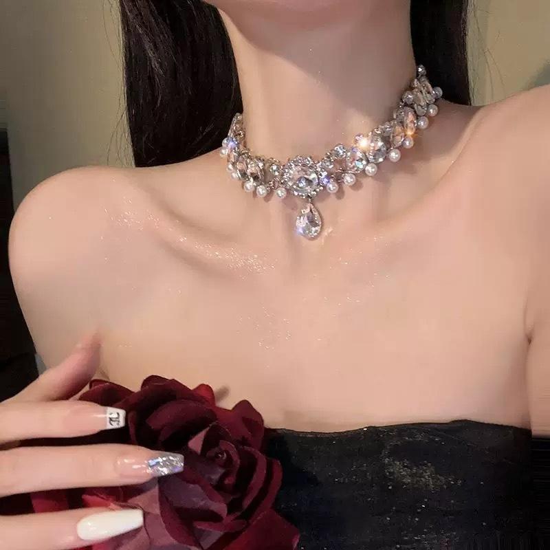 New Temperament Full of Crystal Shiny Water Drop Pendant Necklace for Women Luxury Pearl Collarbone Chain Jewelry Accessories