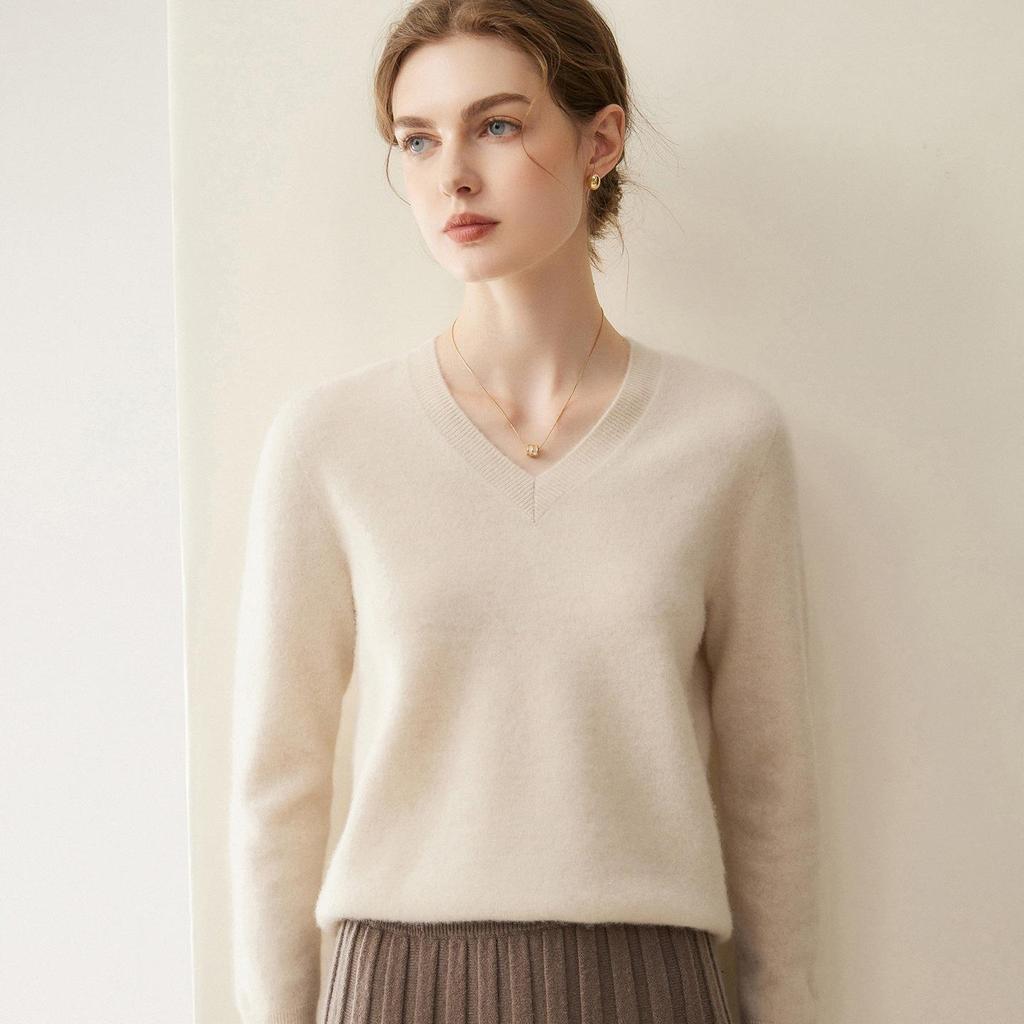 Women's Pure Cashmere Loose Sweater: Round Neck, Solid Black, Versatile Knit Pullover for Autumn/Winter