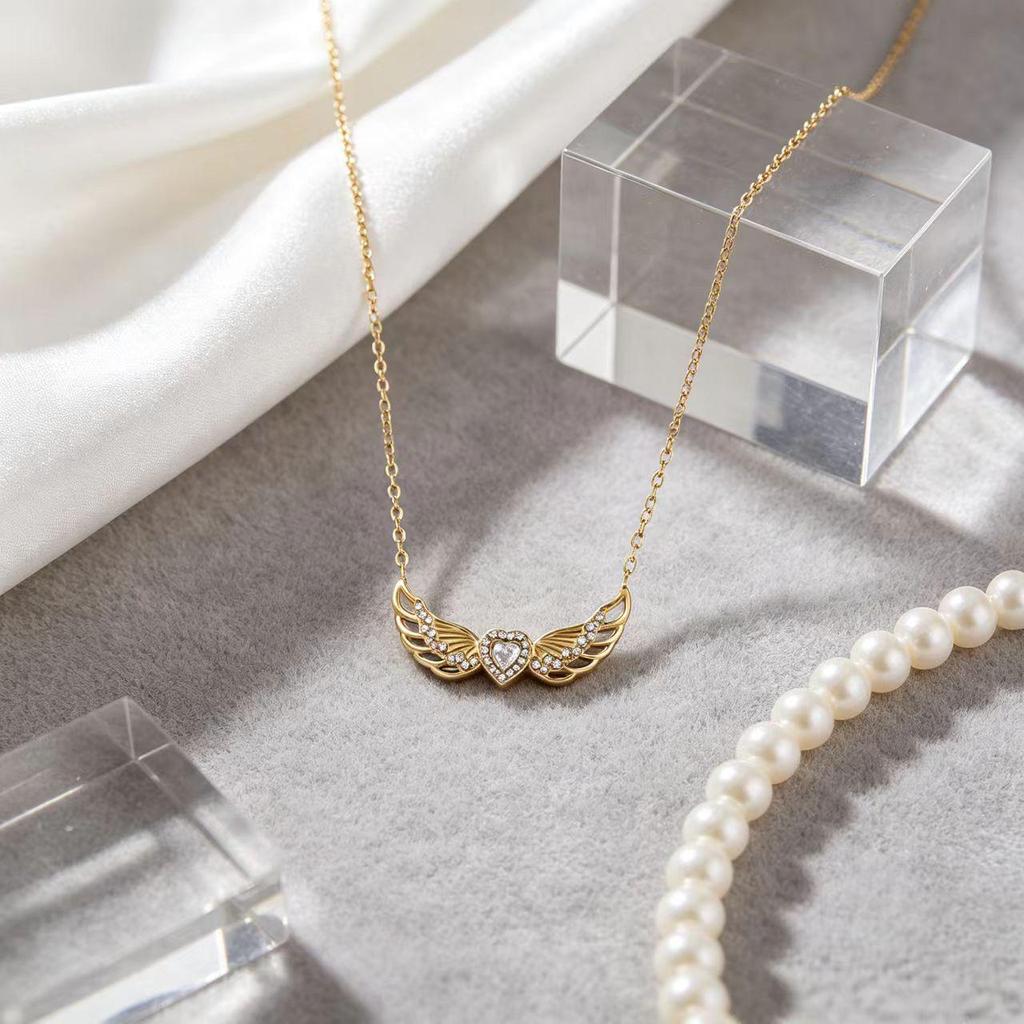 Diamond-Studded Angel Wing Heart Necklace - Golden Light Luxury Titanium Steel Clavicle Chain, Sweet Cool Style