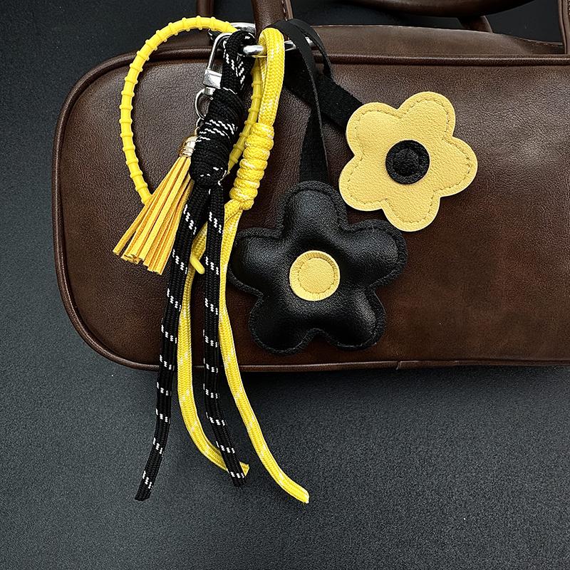 Yogodlns Trendy PU Leather Sunflower Bag Pendant Contrasting Cartoon Five Petal Flower Keychain Fashion Car Keyring Bag Pendant Women