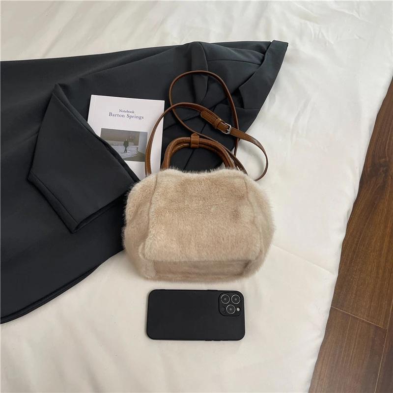 Autumn Winter Exquisite Bags for Women 2026 New Solid Color Plush Shoulder Bags Temperament Versatile Sweet Handbag