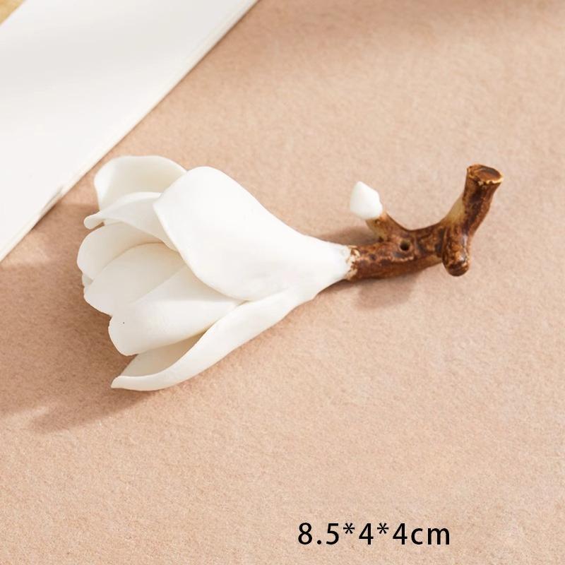 Magnolia Pen Holder, Brush Holder, Ceramic Bracket, Creative Paperweight Ruler, Brush Holder, Plum Blossom Pen Holder.