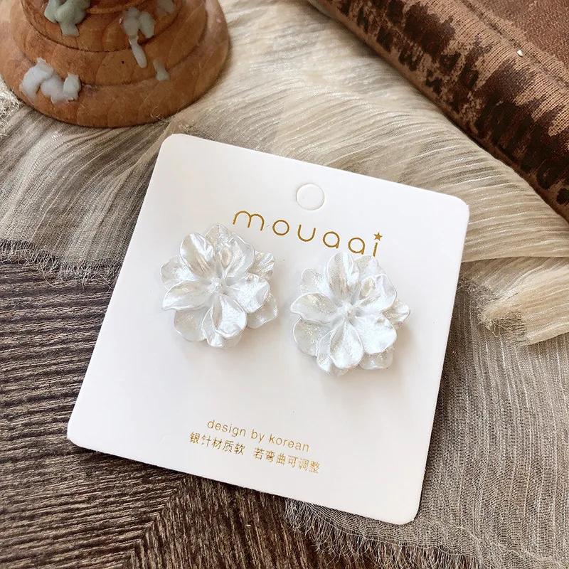 Silver Plated Needles Acrylic Simple White Flower Retro Stud Earrings for Women