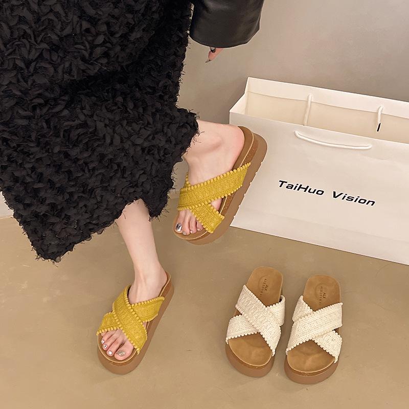 thick-soled cross-strapped cool slippers for women's summer wear 2025 new models with skirts Bohemian beach one-word sandals