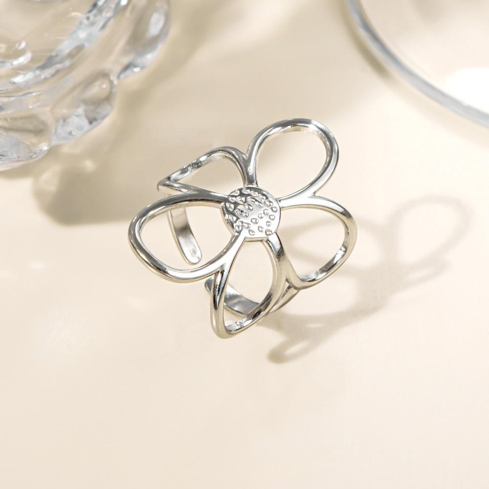 

Stainless Steel Gold & Silver Color Blocking Open Ring with Retro Flower Design