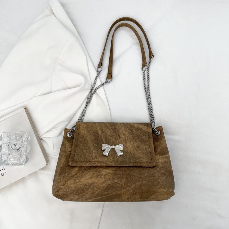 

Нишевая повседневная сумка через плечо 2024 весна новая корейская версия простая сумка-тоут большой вместимости простая и модная сумка для поездок на работу