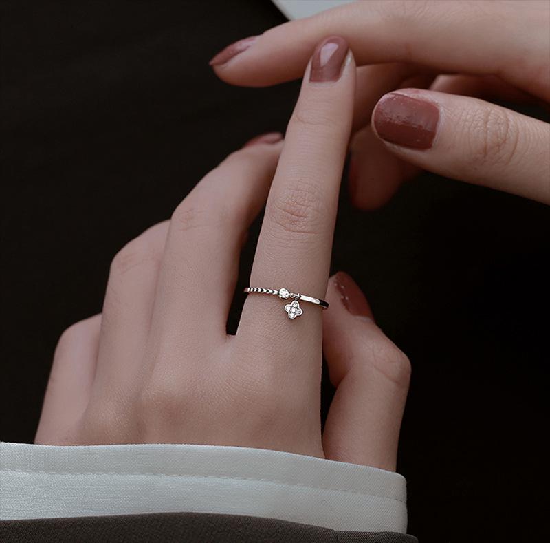 Bague Ouverte en Or Exquis: Style Japonais & Coréen, Alliance Fine Incrustée de Diamants, Empilable & Élégant Bijou de Doigt