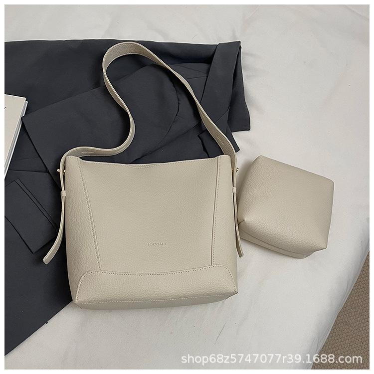 Niche design bucket bag 2025 new large-capacity commuter shoulder messenger women's bag fashion casual tote bag