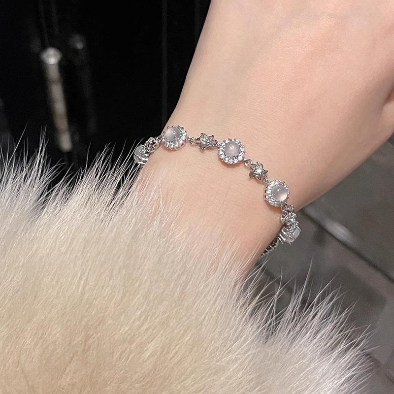 Micro-inlaid Zircon Round Chalcedony Flower Bracelet Light Luxury High-end Sense Fashion Versatile Niche Design Temperament Jewelry Women