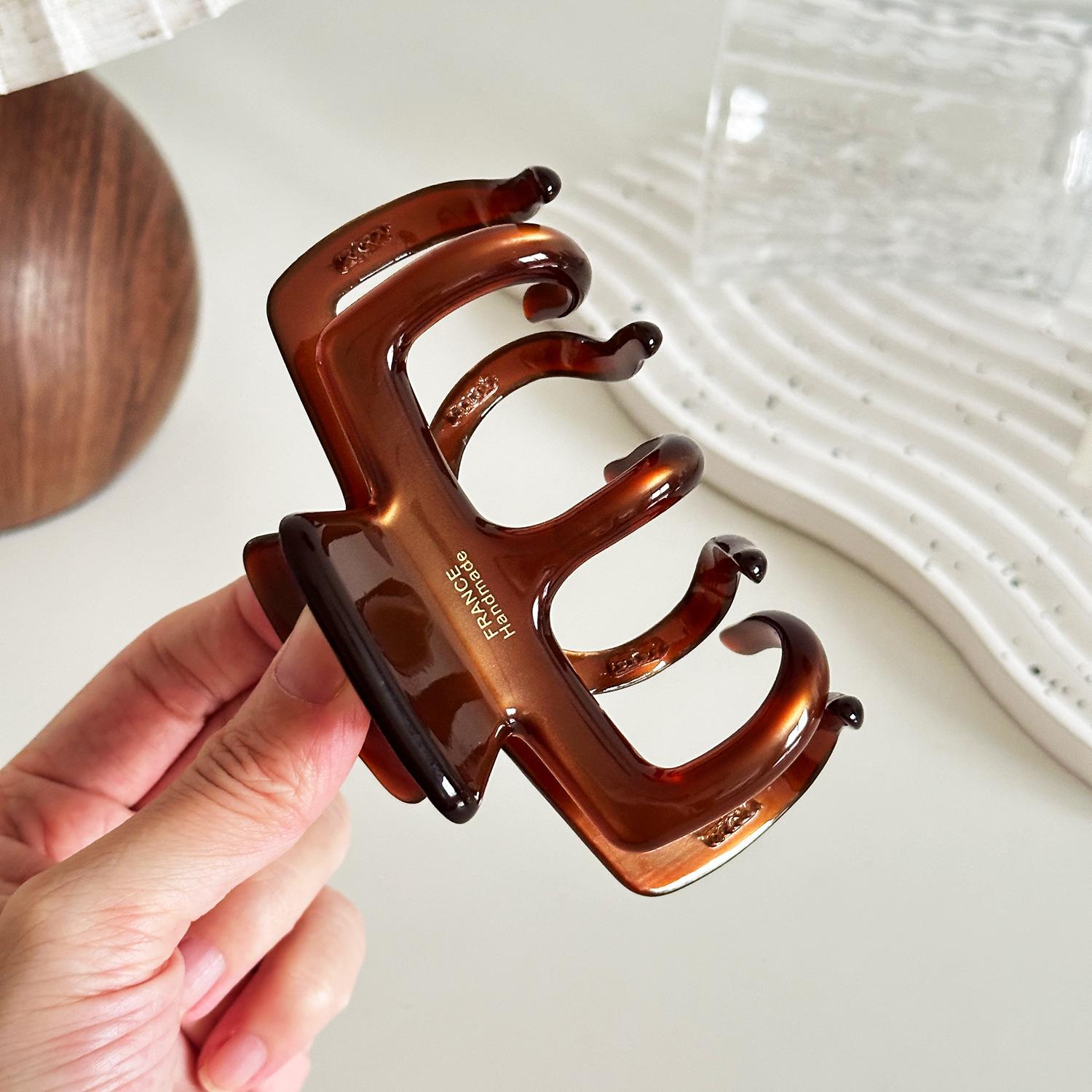 

Толстые Универсальные Ацетатные Заколки-Клешни для Волос в Модных Конфетных Цветах для Шикарного Повседневного Ношения коричневый