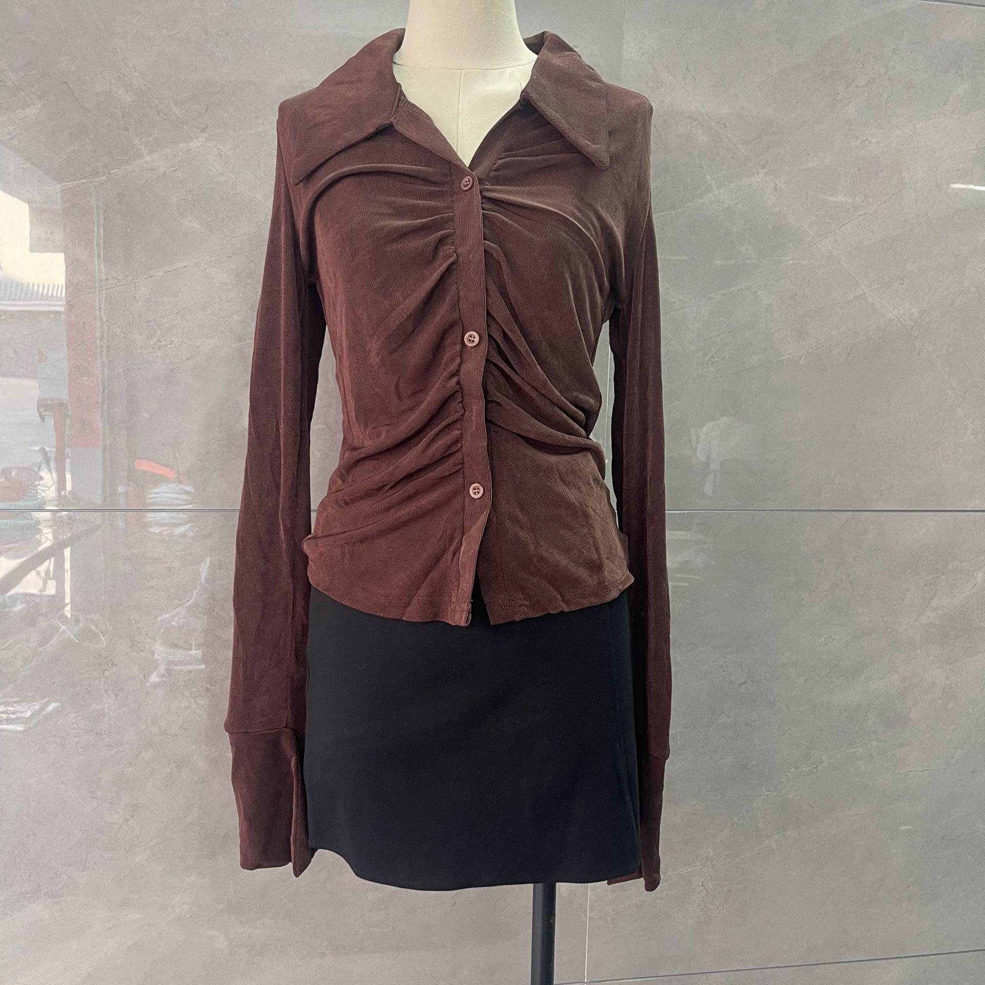 

Шикарный облегающий топ с разрезом и воротником поло и плиссированными рукавами-колокольчиками для женщин S (for ~95 lbs)