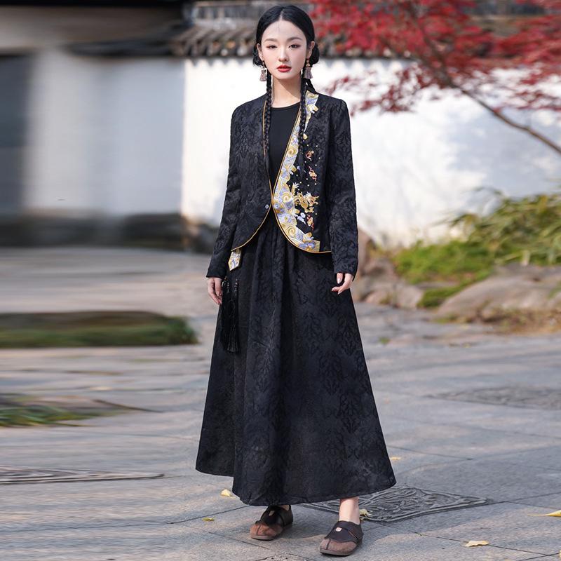 

Винтажный комплект куртки с кисточками и юбки миди с цветочной вышивкой XXL чёрный