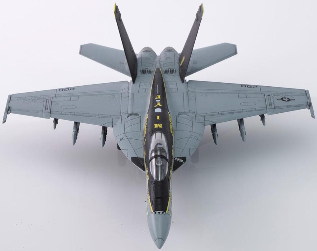 PLATZ American Fighter Super Hornet Royal Maces 2024 Plastic Model 1/72 Carrier-Based F/A-18E VFA-27 AE-38 (Airplane)