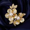 Elegant Pearl Flower Lapel Pin, Premium Natural Shell Craft Brooch, Fashion Apparel Accessories for Ladies Autumn Outerwear