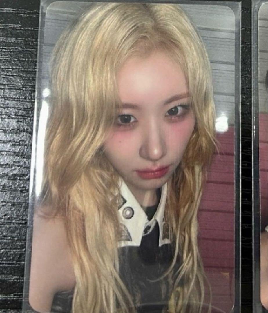 

[USED] ITZY Chaeryun GOLD Starriver Album Limited Edition Trading Card