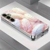 Vergoldetes gehärtetes Glas Handyhülle für Samsung Galaxy S26  S25  S24  S23  und S22 Ultra Plus. Rosa Federdesign.