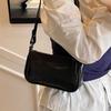 Trend Korean simple casual women commuter armpit bag fashionable versatile high sense solid color messenger bag