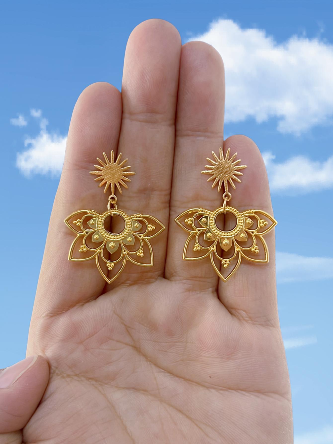

Bohemian Exquisite Hollowed-out Patterns Gold Color Mandala Flower Charms Stud Earrings for Woman Summer Party Jewelry Colorfast