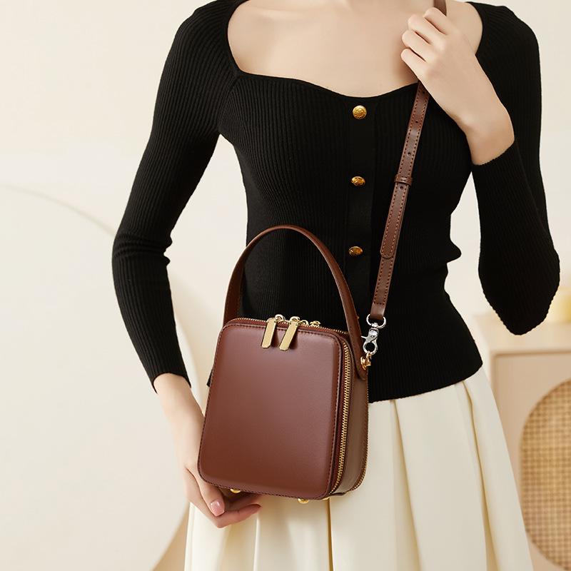 Women's Genuine Leather Shoulder Bag  Crossbody Bag  Lightweight  Luxury  New