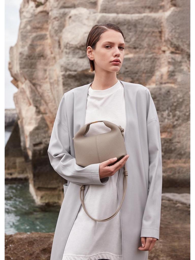 Brand de nișă POEIVE Franța Geantă de lux pentru femei din piele de vacă, de umăr și crossbody cu lanț, tip cutie de prânz