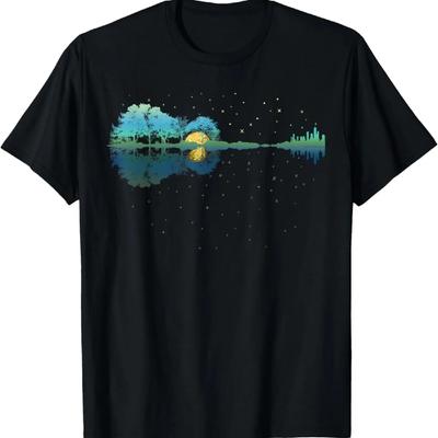 Gitarrensee Reflexionen Nachthimmel und Mond Gitarren-T-Shirt
