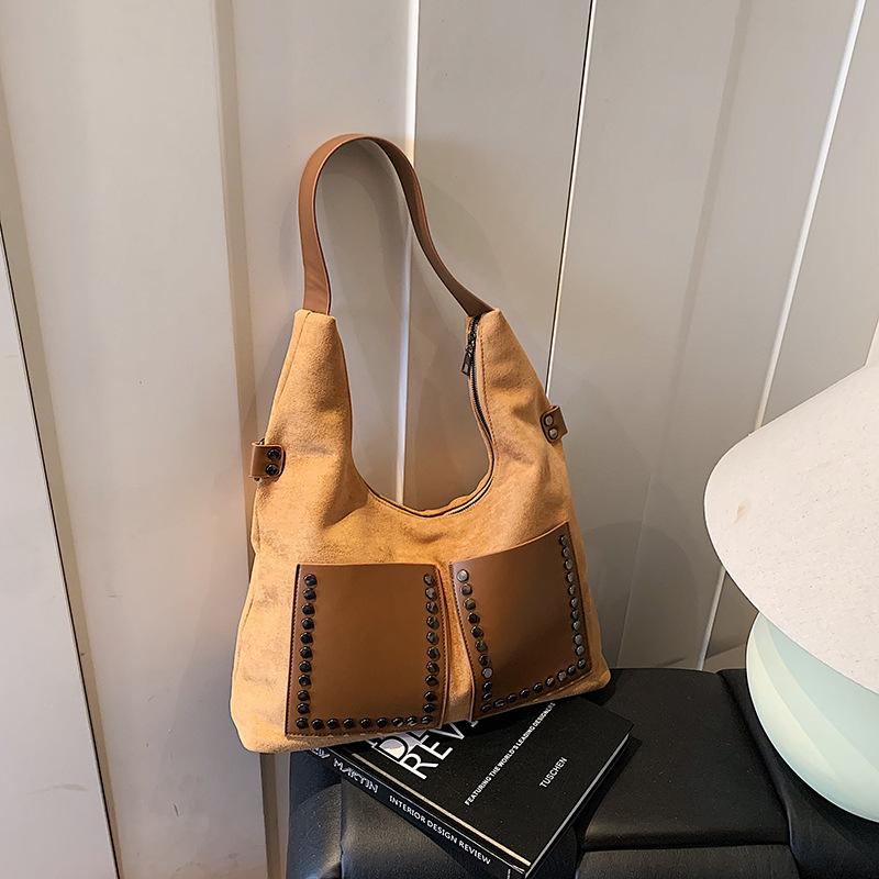 

Retro high-end underarm bag women s 2025 new large-capacity suede bucket bag simple shoulder bag коричневий