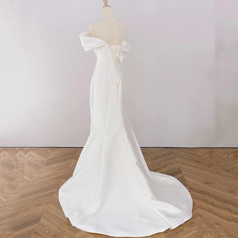 French Off-shoulder Light Wedding Dress, Minimalist Forest Style Welcome Gown, White Slim-fit Satin Mermaid Gown