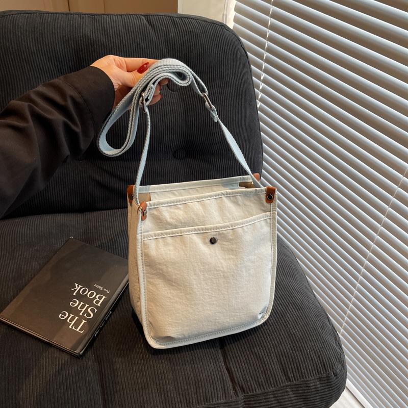Canvas bag women's large-capacity summer new versatile shoulder messenger bag casual class tote bag