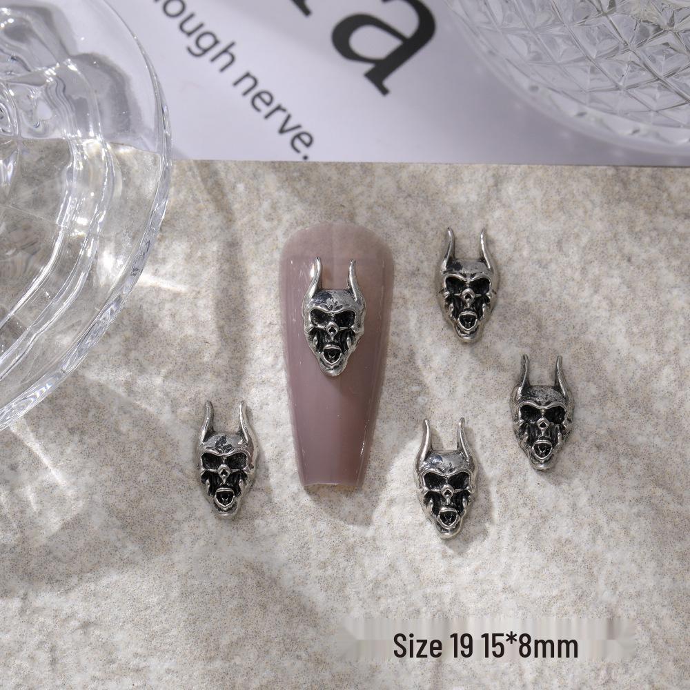 Retro Dunkelchrom Halloween Nagelanhänger: Engel, Schädel, Punk-Herz