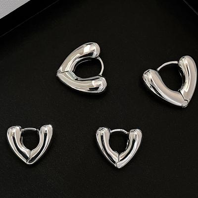 Love Ear Buckle Women's Simple Cold Wind Heart Earrings Korean Version Light Luxury Three-dimensional Peach Heart Earrings