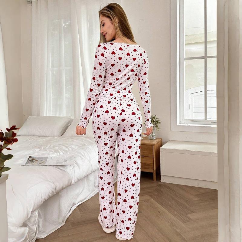 Women’s Heart Print Long Sleeve Top and Pants Pajama Set Two-Piece Loungewear Set Suitable for Outdoor Wear