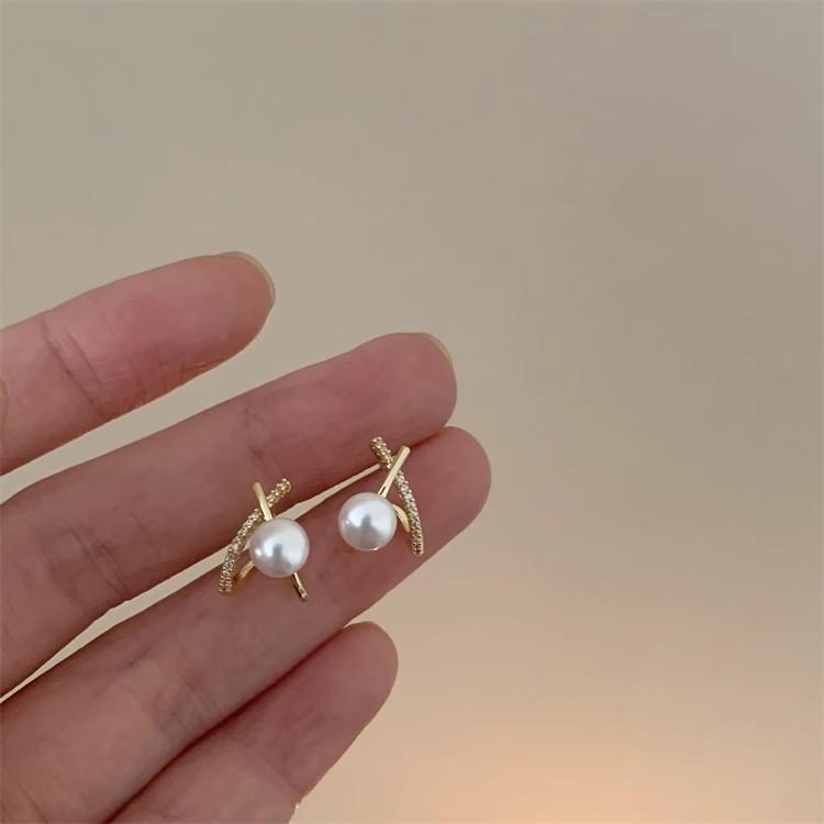 Imitation Pearl Earrings For Women Jewelry Fashion Cross Love Heart Stud Ear Jewelry Trending Luxury Women's Heart Stud Earrings