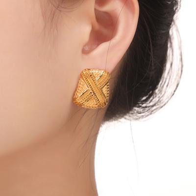 Übertriebenes Geometrisches Design Unregelmäßige Ohrringe Titanstahl Beschichtet 18 Karat Gold Leichter Luxus Temperament Nicht Verblassendes Ohrring Set