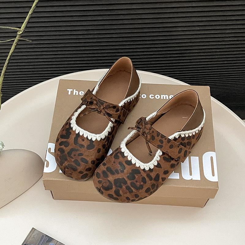 

Wedge heel versatile embroidered small lace Mary Jane shoes autumn retro style casual one-word buckle with shallow mouth women s single shoes 40