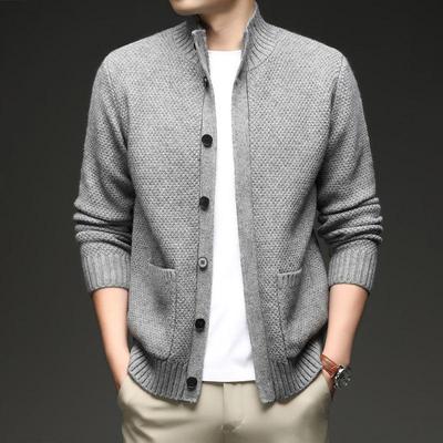 Herren Strick-Cardigan mit Stehkragen: Modischer Herbst-/Winter-Strickpullover mit langen Ärmeln und verdicktem Design.